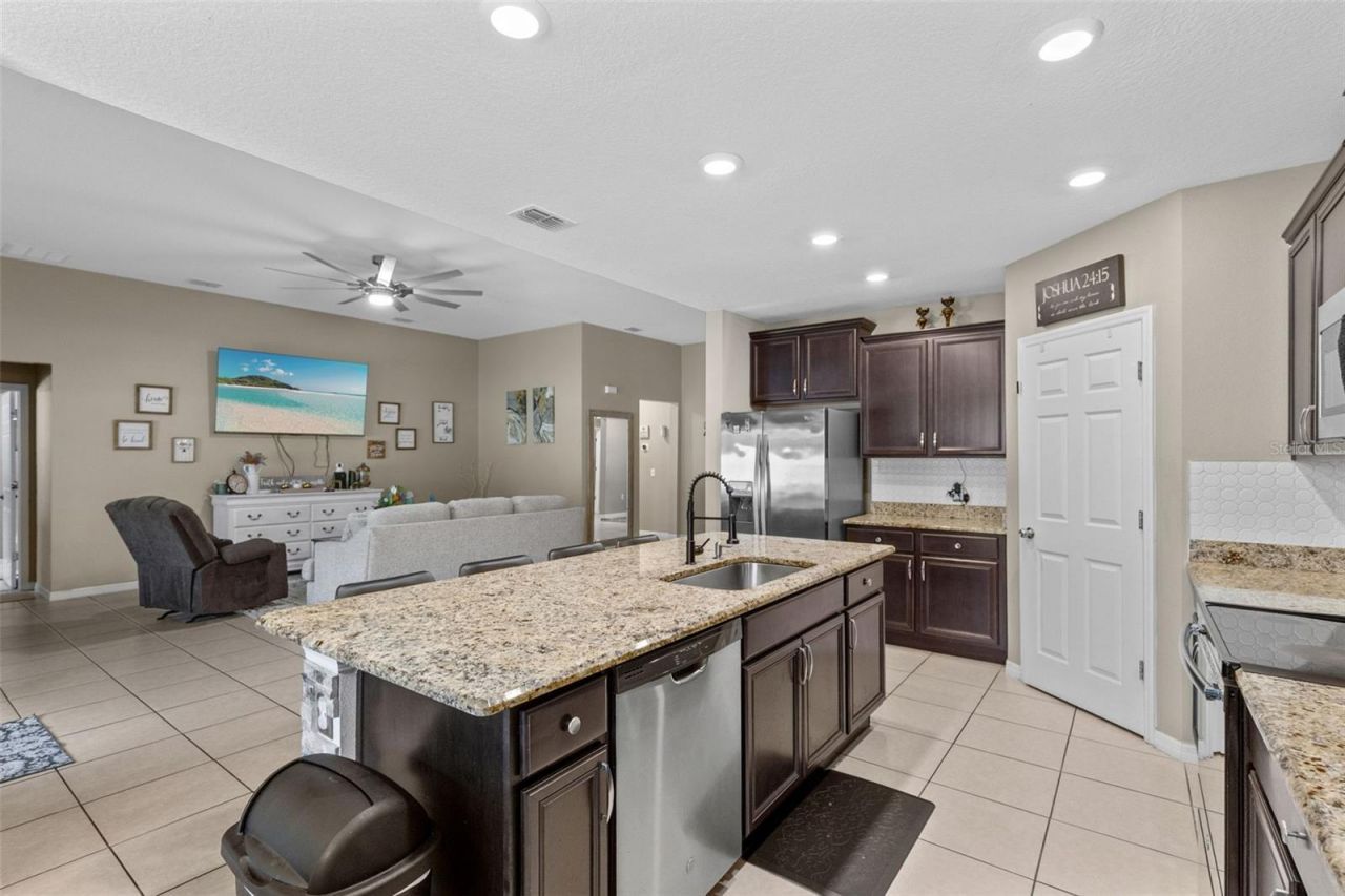 394 Blue Lake Circle, Kissimmee, FL 34758 Photo