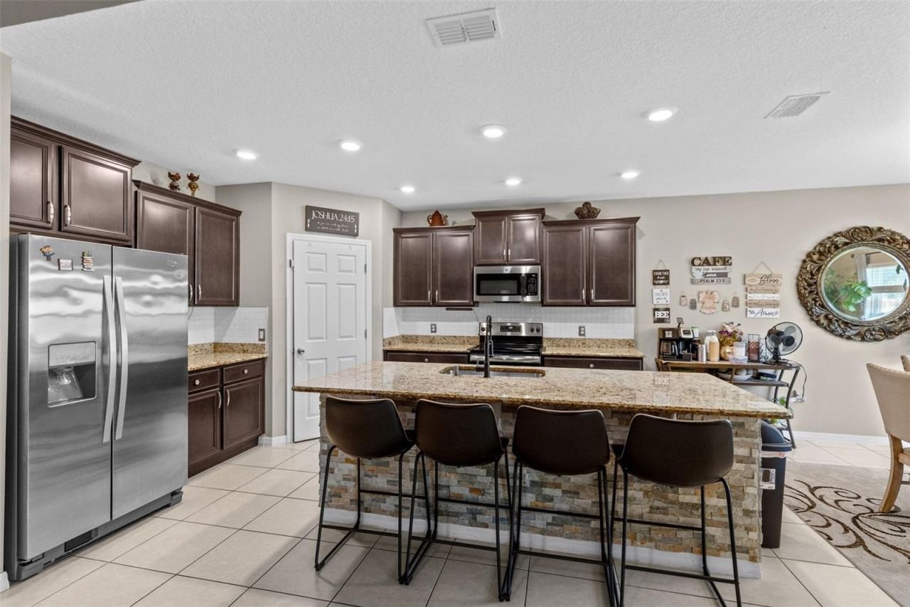 394 Blue Lake Circle, Kissimmee, FL 34758 Photo