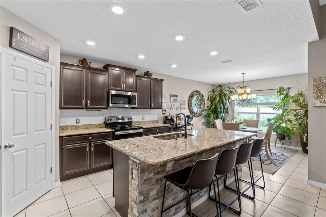 394 Blue Lake Circle, Kissimmee, FL 34758 Photo