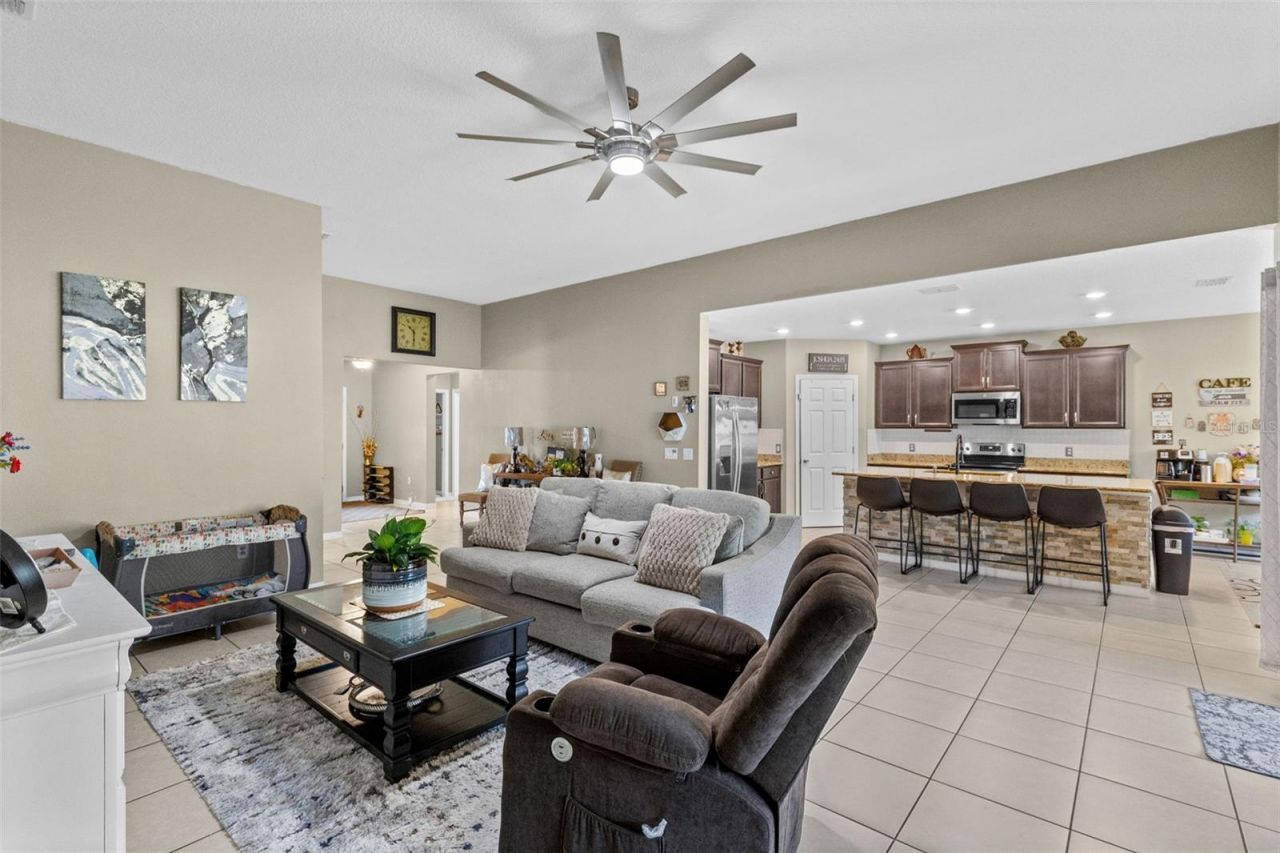394 Blue Lake Circle, Kissimmee, FL 34758 Photo
