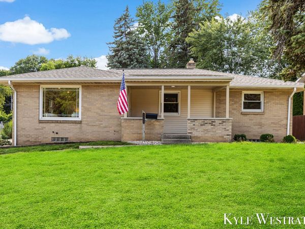 1752 Lake Michigan Drive NW, Grand Rapids, MI 49504