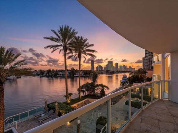 20201 E Country Club Dr , Unit 308, Aventura, FL 33180