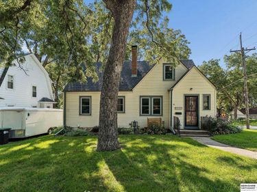 2102 S 61st Street, Omaha, NE 68106