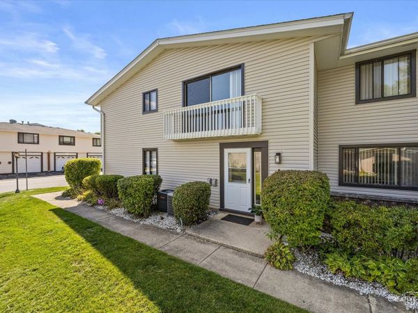 131 Fairlane Court, Bloomingdale, IL 60108