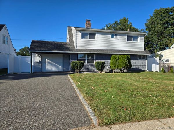 Levittown, NY 11756