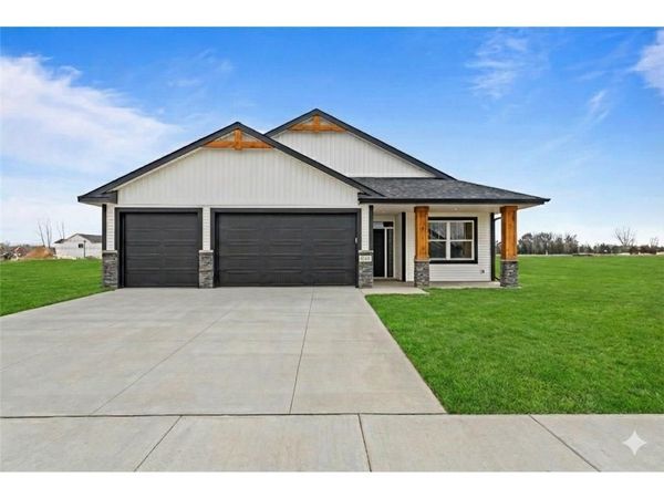 713 David Way, Isanti, MN 55040
