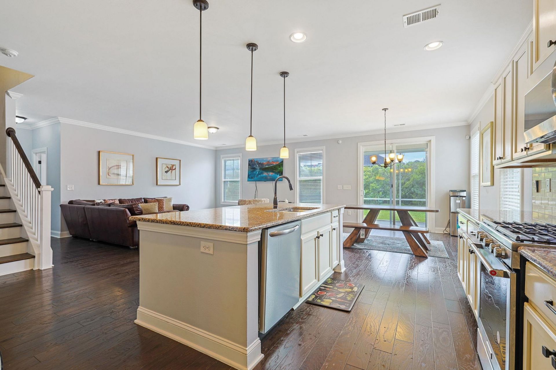 1187 Culbertson Ave. Photo 9