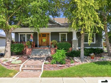 6910 NW 2nd Street, Lincoln, NE 68521