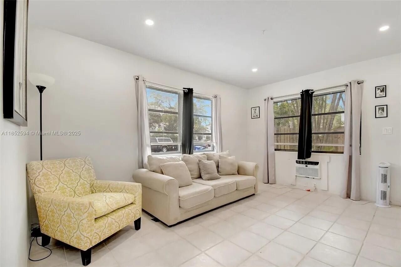 1213 SE 1st Street, Unit 1-4, Fort Lauderdale, FL 33301 Photo