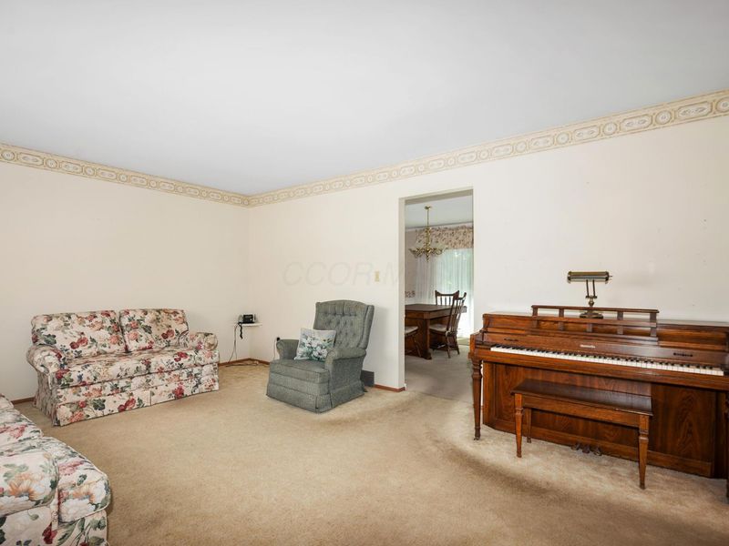 6417 Carriage Lane, Reynoldsburg, OH 43068 Photo 2