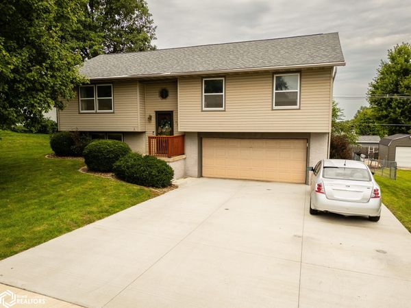 702 Newcastle Road, Marshalltown, IA 50158