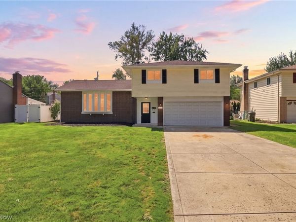 6126 Park Ridge Drive, North Olmsted, OH 44070