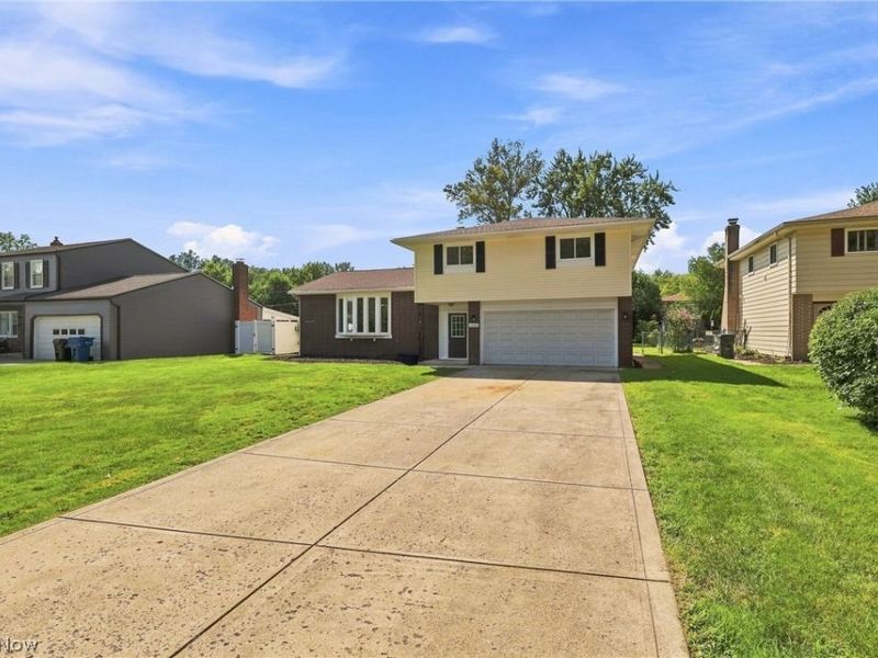 6126 Park Ridge Drive, North Olmsted, OH 44070 Photo 2