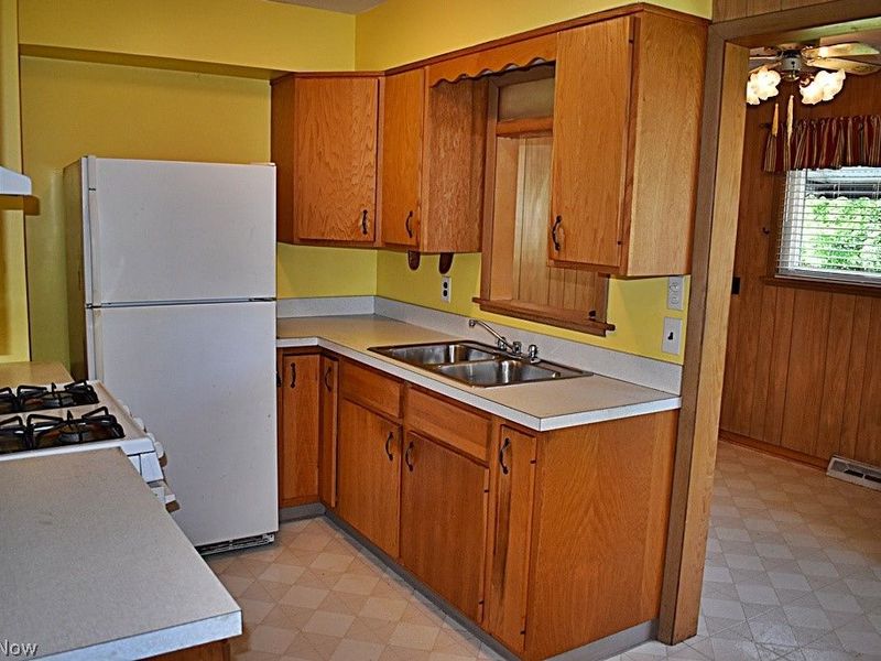 239 Paul Street , Bedford, OH 44146 Photo 8