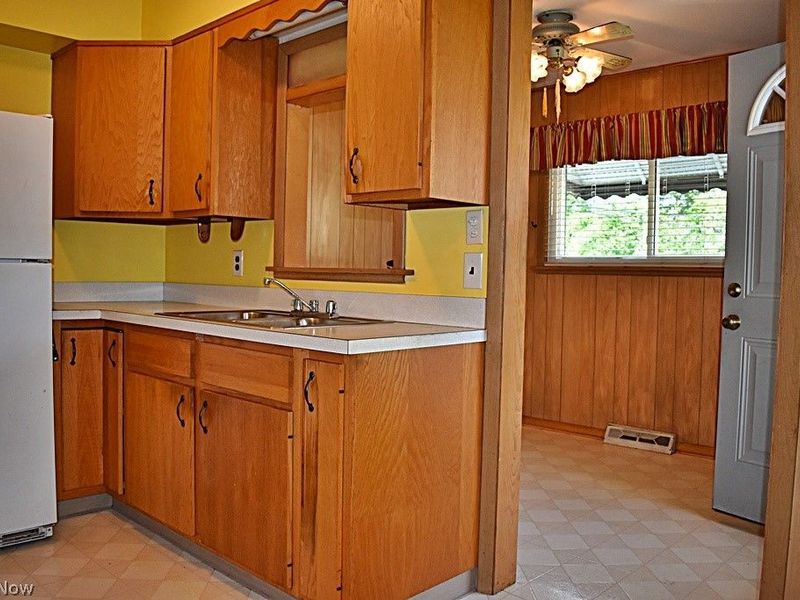 239 Paul Street , Bedford, OH 44146 Photo 9