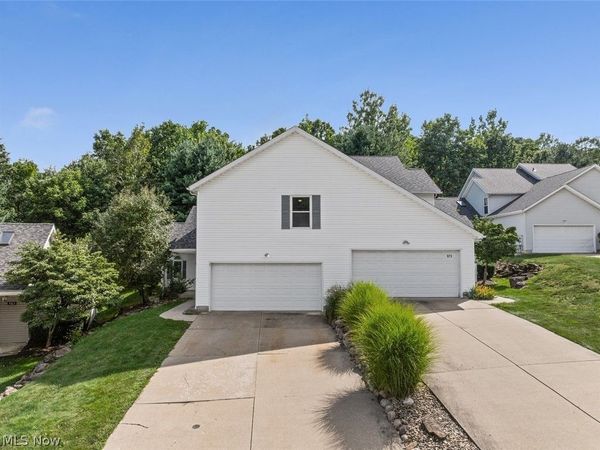 569 Hilltop Terrace , Tallmadge, OH 44278
