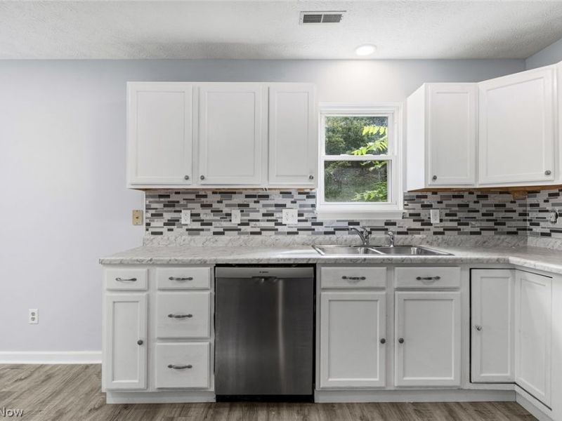569 Hilltop Terrace , Tallmadge, OH 44278 Photo 15