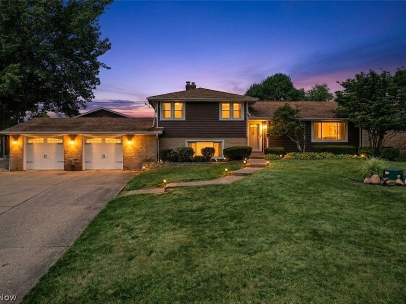 6203 Melody Road NE, Canton, OH 44721 Photo 2