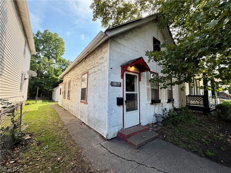 1015-1017 Auburn Avenue, Cleveland, OH 44113 Photo 2