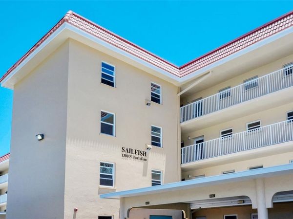 1300 N PORTOFINO DRIVE , Unit 305, SARASOTA, FL 34242
