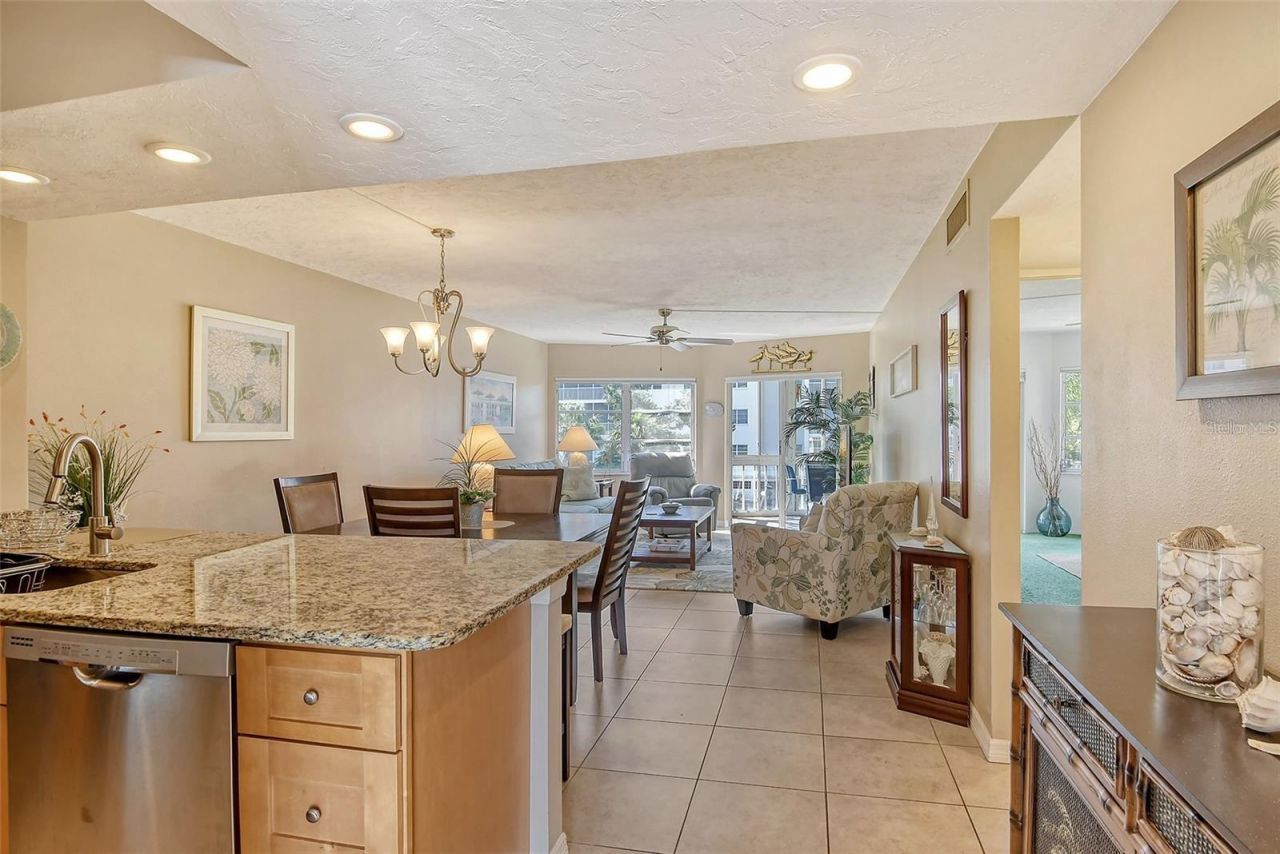 1300 N Portofino Drive , Unit 305, Sarasota, FL 34242 Photo