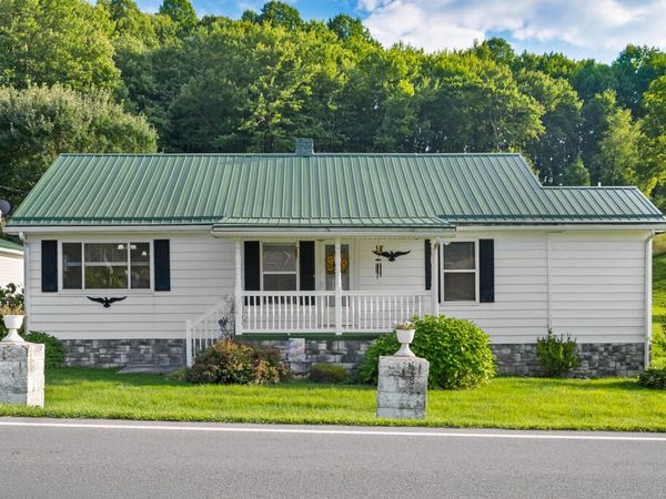 631 North Sandbranch Road, MOUNT HOPE, WV 25880