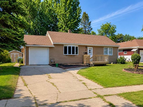 847 3rd Street N, Wahpeton, ND 58075