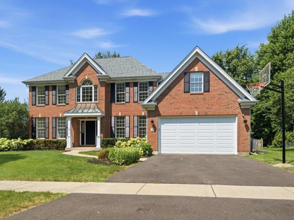 9 N Daniels Drive , Batavia, IL 60510