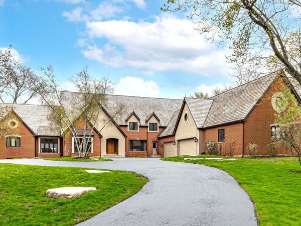 13 Kensington Drive , North Barrington, IL 60010