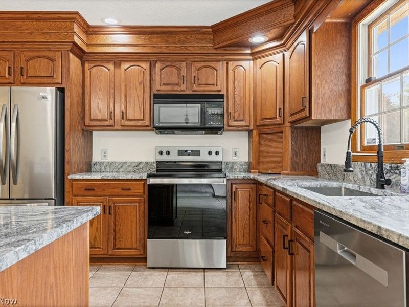 6962 Mapleridge Circle NW, Canton, OH 44718 Photo 10