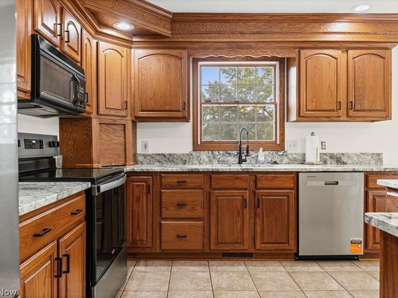 6962 Mapleridge Circle NW, Canton, OH 44718 Photo 11