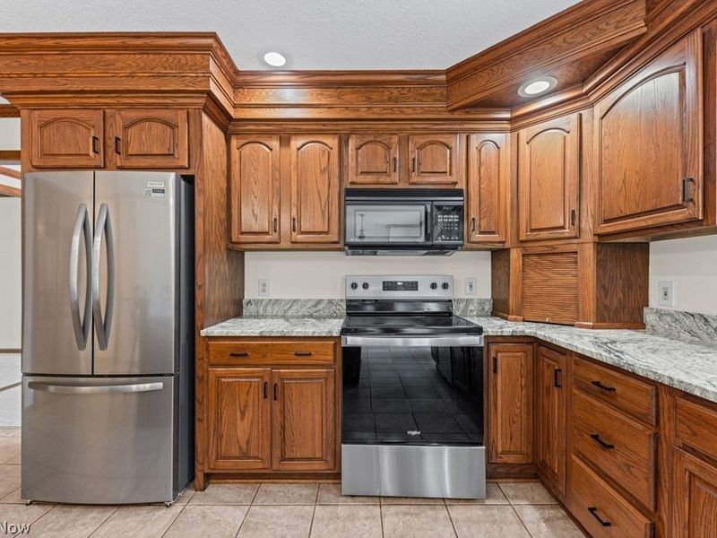 6962 Mapleridge Circle NW, Canton, OH 44718 Photo 13