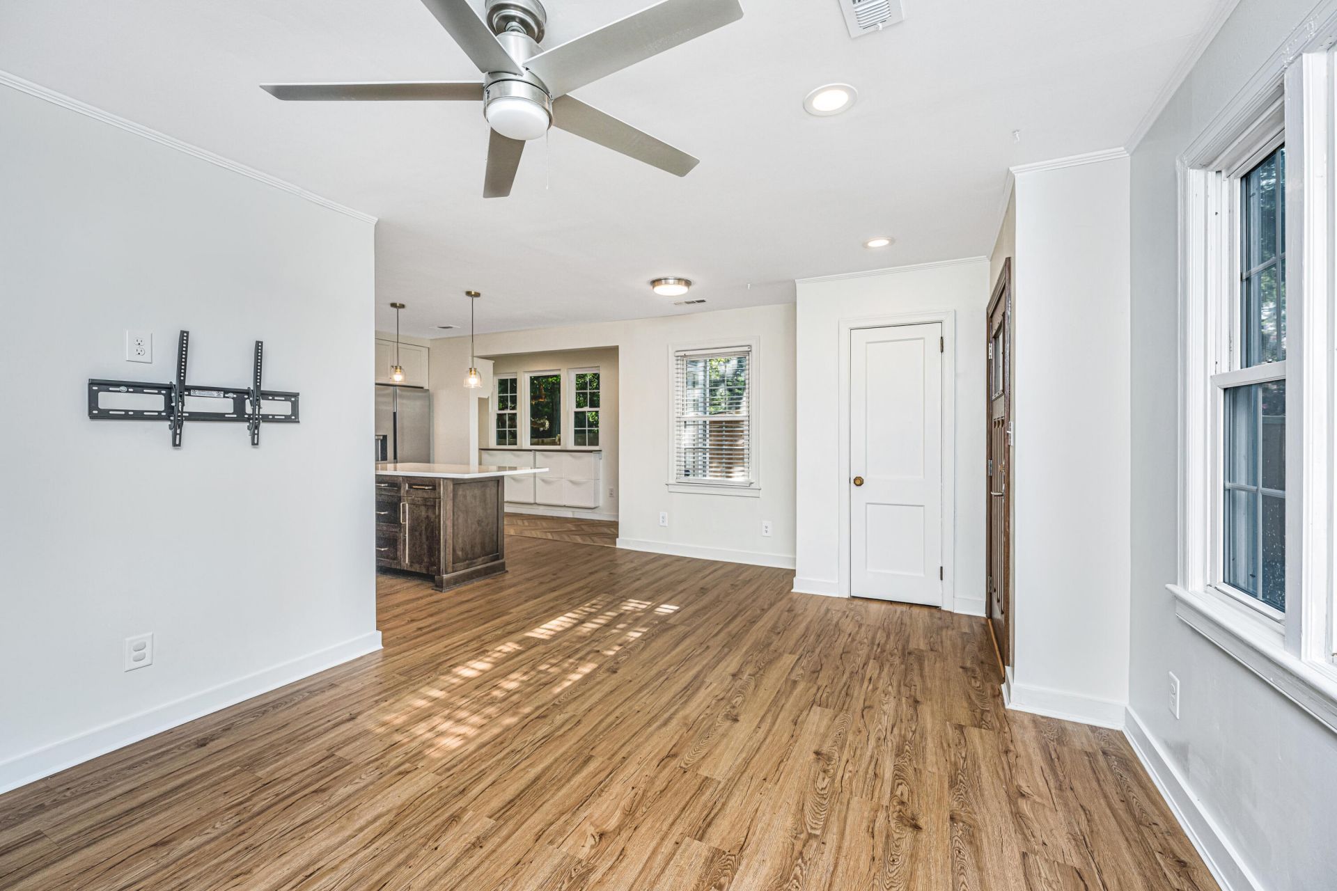 5078 Walker Street Photo 8