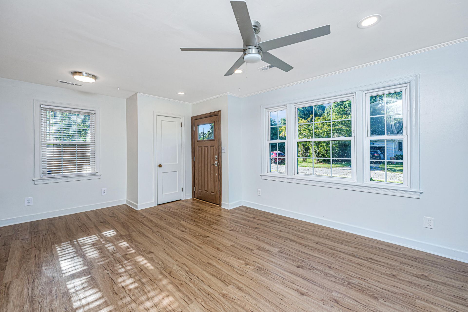 5078 Walker Street Photo 9