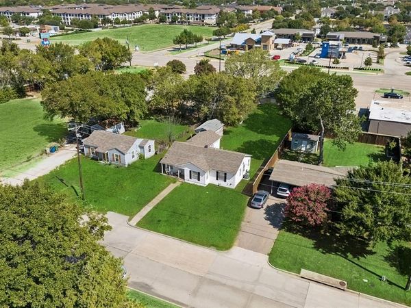 809 E Wall Street , Grapevine, TX 76051