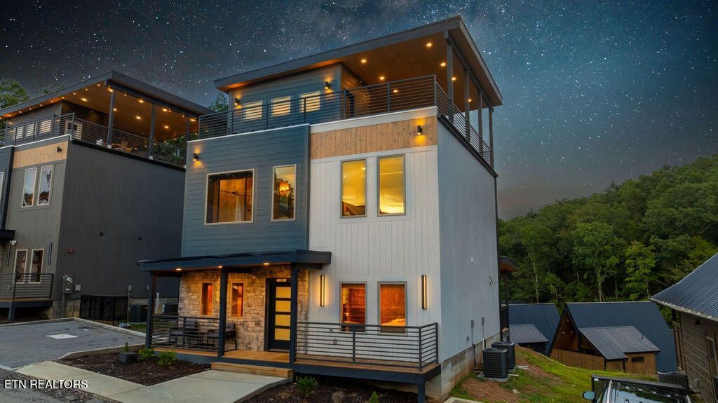 580 Warbonnet Way, Pigeon Forge, TN 37863 Main Photo