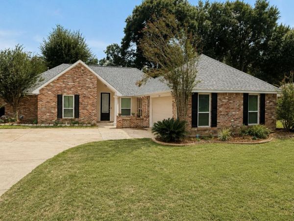 7382 Lake Meadow Dr, Denham Springs, LA 70706