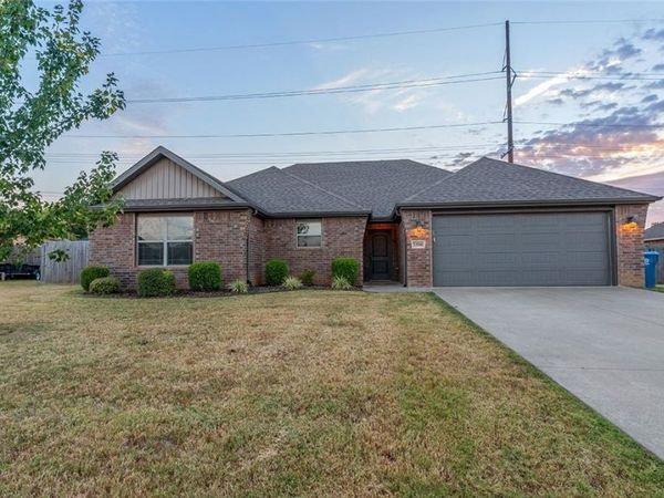 1906 SW Ashbury Street , Bentonville, AR 72713