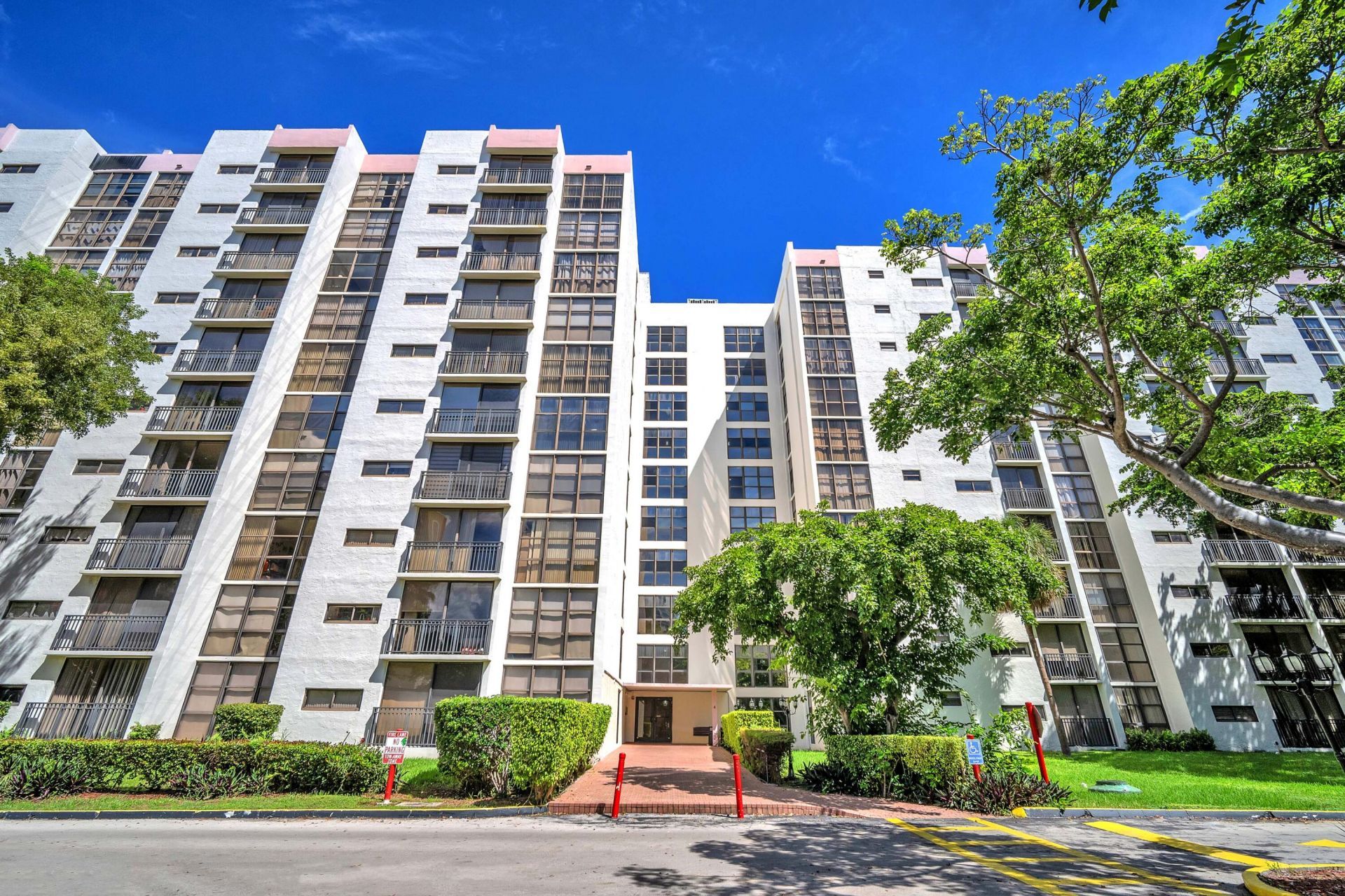 17021 N Bay Road, Unit 126, Sunny Isles Beach, FL 33160 Photo