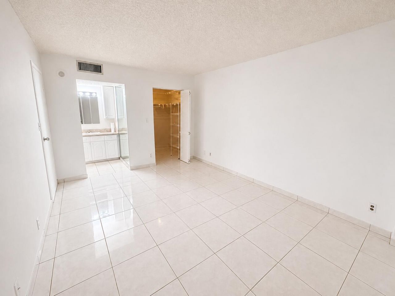 17021 N Bay Road, Unit 126, Sunny Isles Beach, FL 33160 Photo