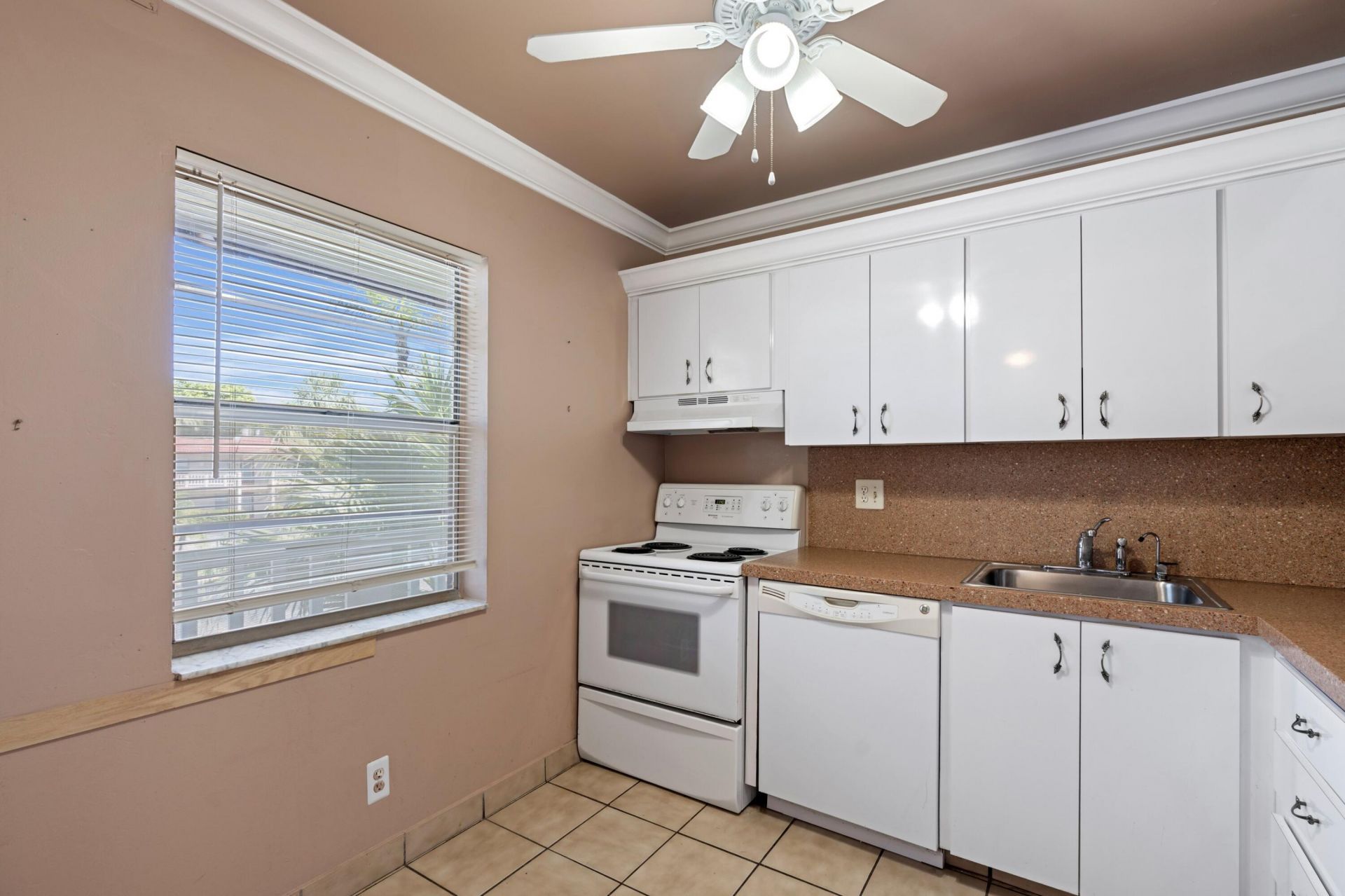 6 Abbey Lane, Unit 206, Delray Beach, FL 33446 Photo