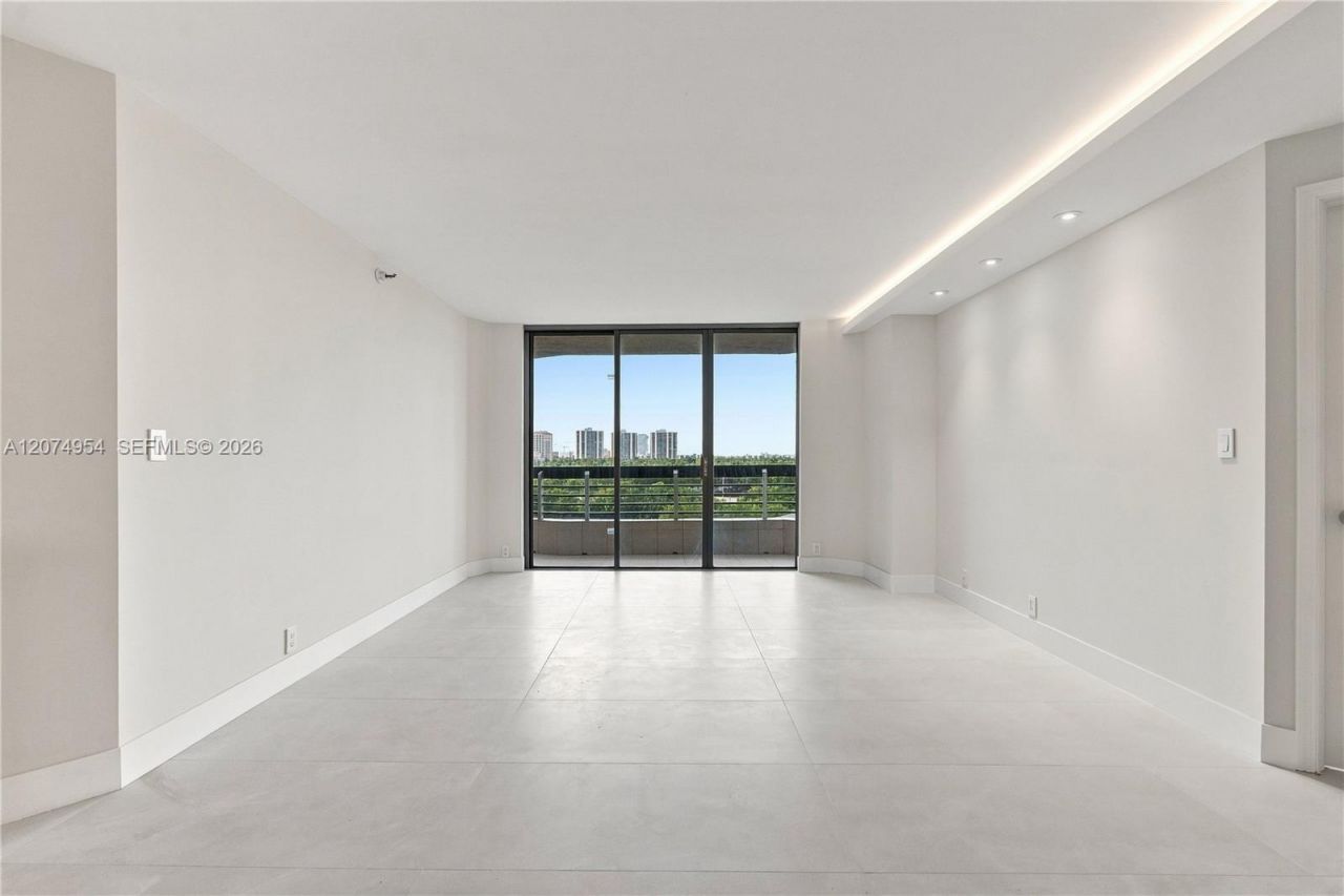 3530 Mystic Pointe Dr, Unit 808, Aventura, FL 33180 Photo