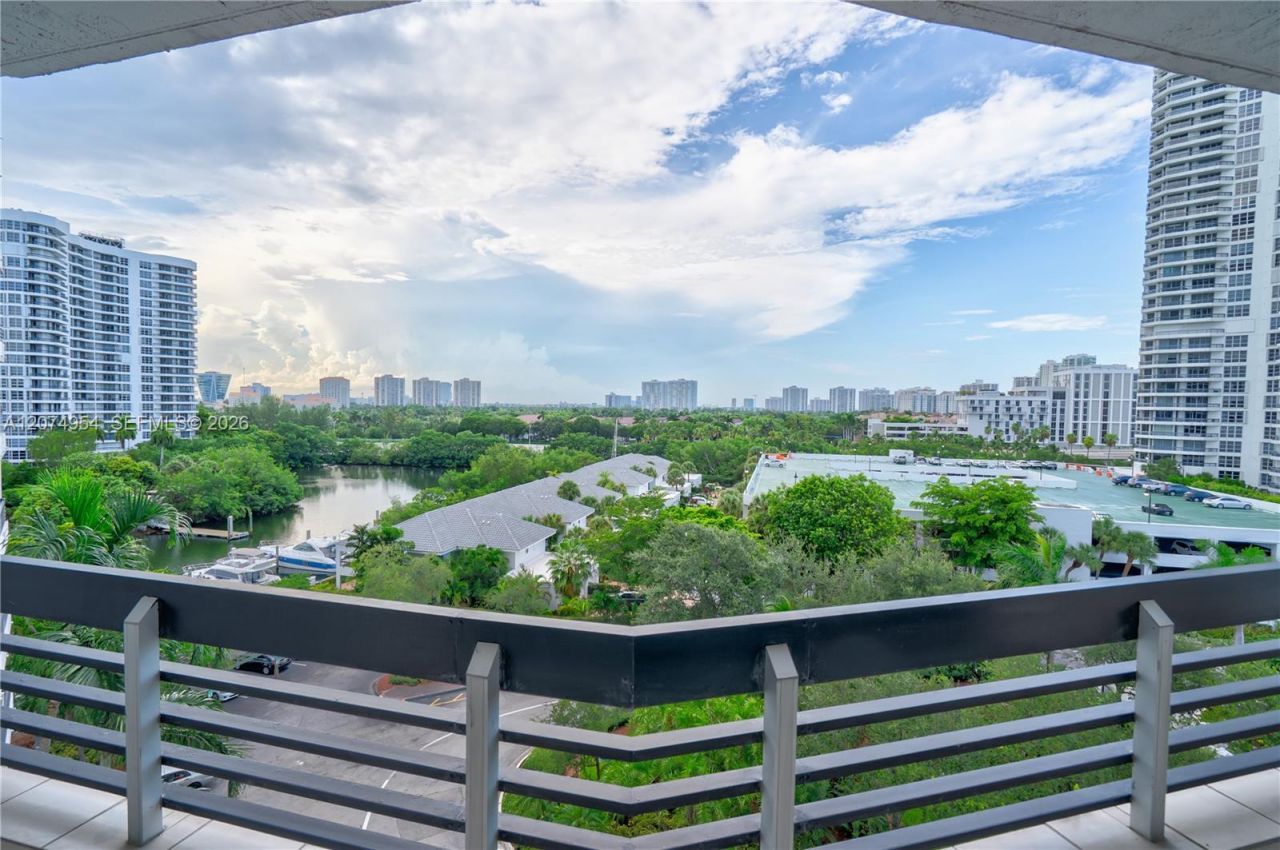 3530 Mystic Pointe Dr, Unit 808, Aventura, FL 33180 Photo