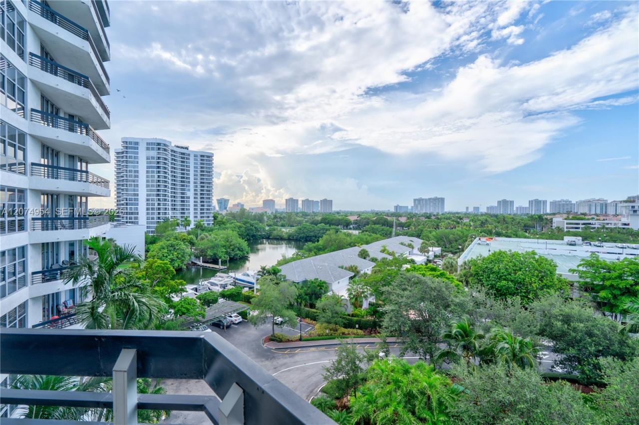 3530 Mystic Pointe Dr, Unit 808, Aventura, FL 33180 Photo