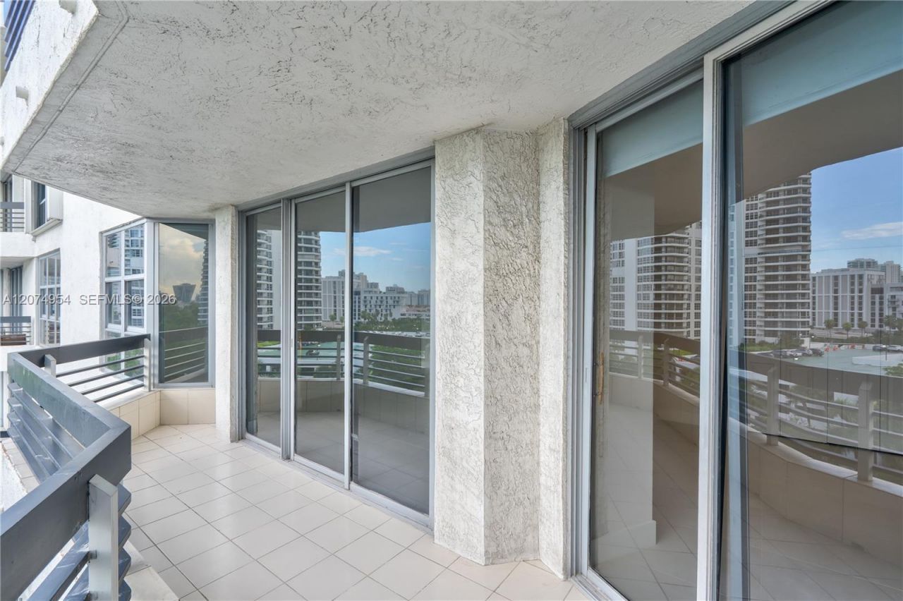 3530 Mystic Pointe Dr, Unit 808, Aventura, FL 33180 Photo