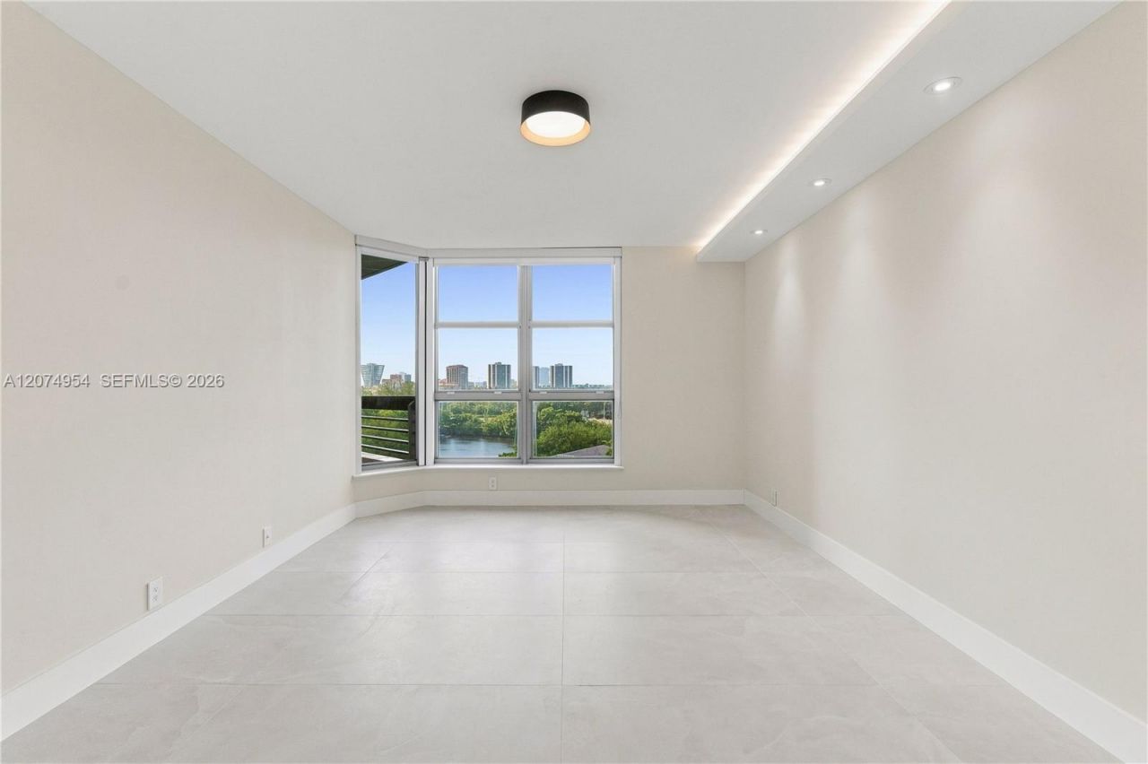 3530 Mystic Pointe Dr, Unit 808, Aventura, FL 33180 Photo