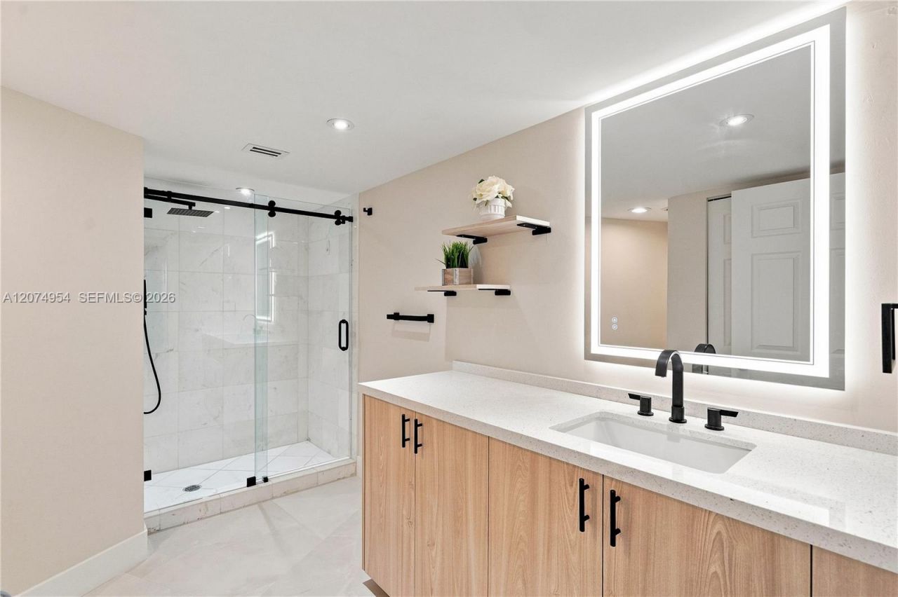 3530 Mystic Pointe Dr, Unit 808, Aventura, FL 33180 Photo