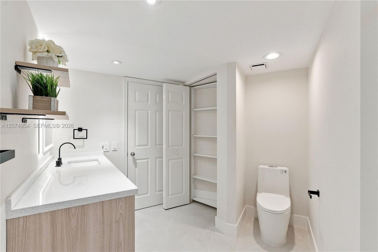 3530 Mystic Pointe Dr, Unit 808, Aventura, FL 33180 Photo