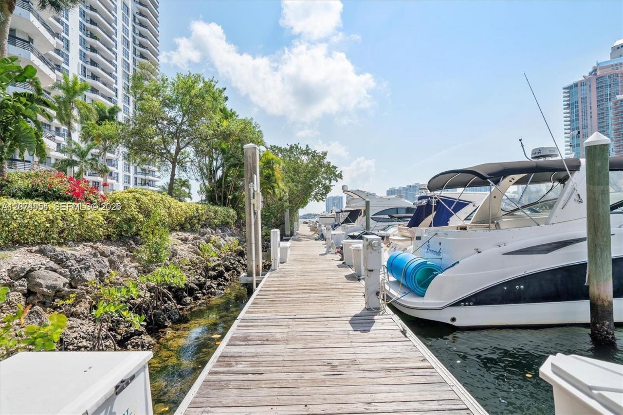 3530 Mystic Pointe Dr, Unit 808, Aventura, FL 33180 Photo