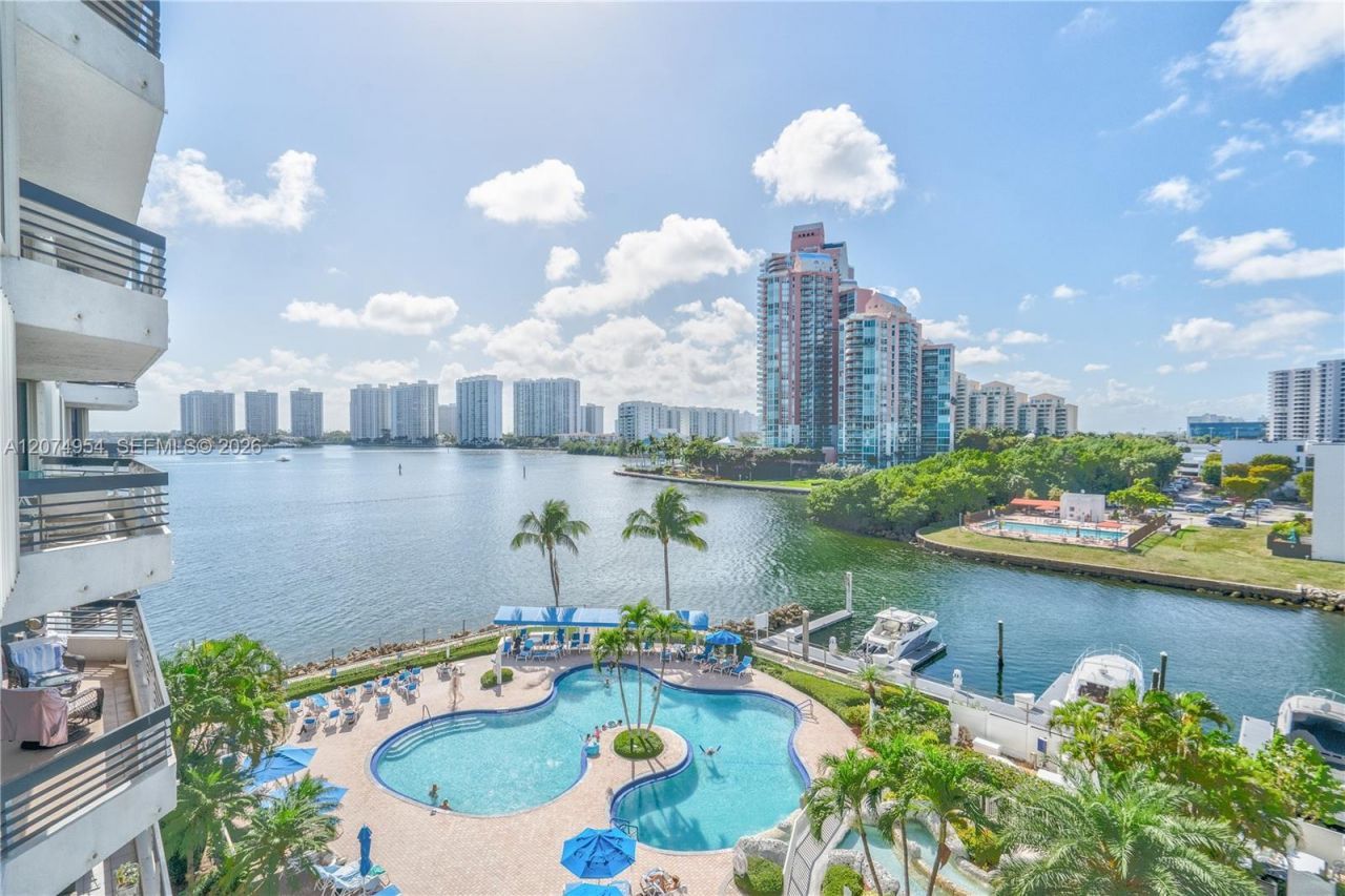 3530 Mystic Pointe Dr, Unit 808, Aventura, FL 33180 Photo